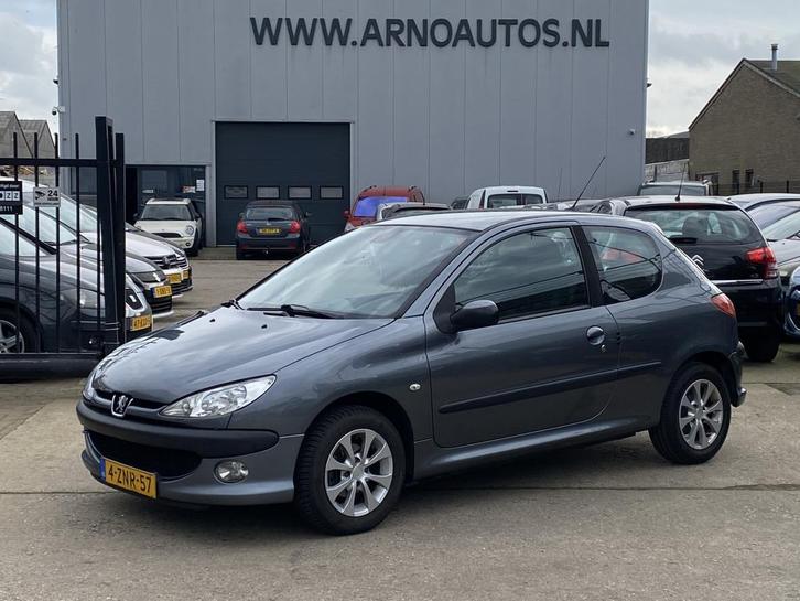 Peugeot 206 1.4 HDi Air-line 3, APK TOT 10-09-2026, AIRCO, E, Auto's, Peugeot, Bedrijf, Te koop, ABS, Airbags, Airconditioning