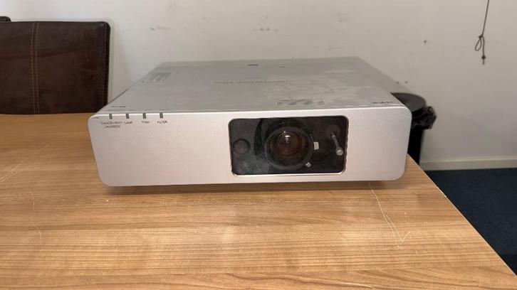 Panasonic PTFW100NT, Audio, Tv en Foto, Beamers, Gebruikt, LCD, HD (720), Ophalen of Verzenden