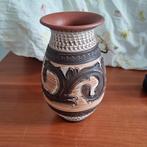 Decoratieve aardewerk vaas, Ophalen