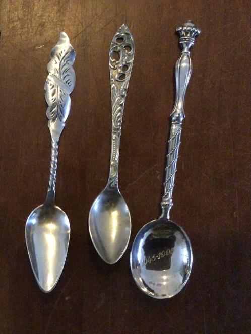 Drie lepeltjes, verschillende, verzilverd, zilver, gemerkt, Antiek en Kunst, Antiek | Bestek, Ophalen of Verzenden