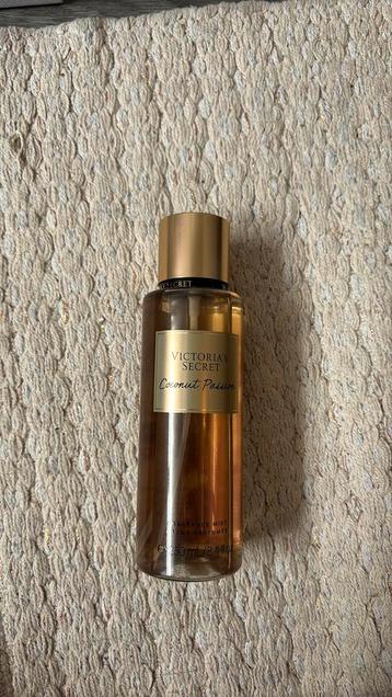 Victoria’s Secret Bodymist Coconut Passion beschikbaar voor biedingen