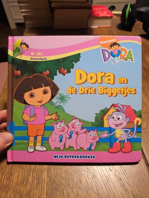 Dora en de drie biggetjes., Boeken, Kinderboeken | Baby's en Peuters, Zo goed als nieuw, Ophalen of Verzenden