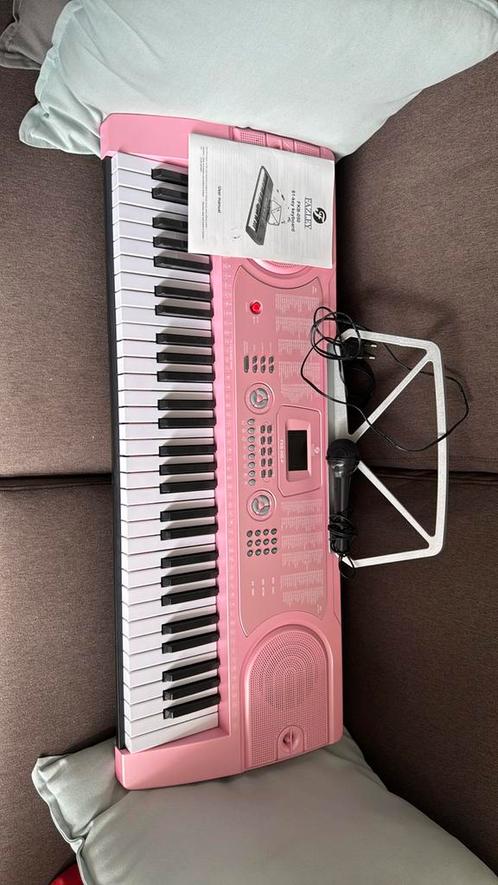 Keyboard met ingebouwde speakers, Muziek en Instrumenten, Keyboards, Zo goed als nieuw, 61 toetsen, Overige merken, Aanslaggevoelig