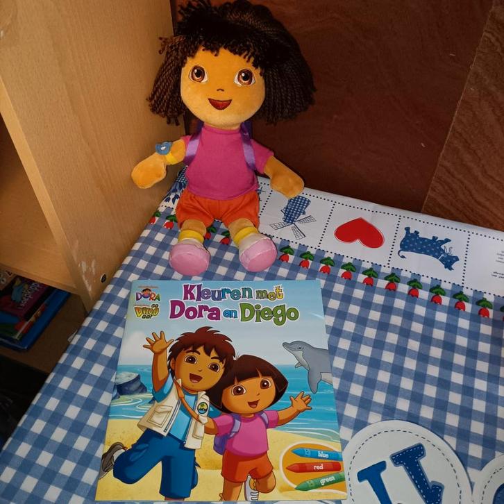 Dora knuffel 33 cm + kleurboek, Kinderen en Baby's, Speelgoed | Knuffels en Pluche, Nieuw, Ophalen of Verzenden