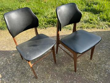 2 Vintage eetkamer stoelen  jaren ‘60 beschikbaar voor biedingen