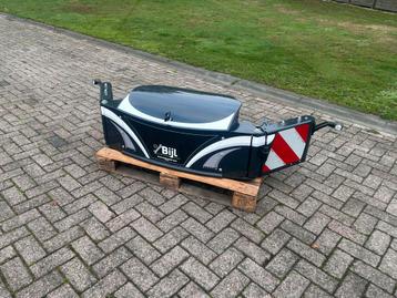 Tractorbumper met opbergbox en LED beschikbaar voor biedingen