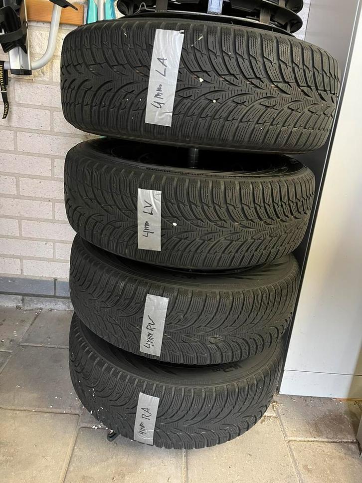 Nokian WRd3 215/65/R16 winterbanden op stalenvelgen., Auto diversen, Overige Auto diversen, Ophalen