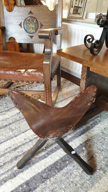 Folding chair jagerskruk tuig leer driepootkruk tripod stool beschikbaar voor biedingen