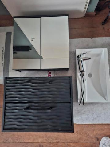 Zwart zwevend, nieuw badkamermeubel met Spiegelkast & Kraan beschikbaar voor biedingen