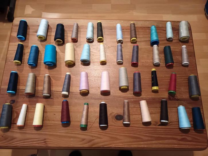 Grote partij naaigaren, Hobby en Vrije tijd, Naaien en Fournituren, Gebruikt, Garen of Naald(en), Ophalen of Verzenden