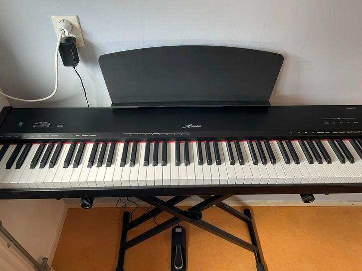 Amadeus stage 1 digitale piano/keyboard, Muziek en Instrumenten, Keyboards, Zo goed als nieuw, 88 toetsen, Overige merken, Met standaard