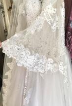 Witte kanten prinsessen trouwjurk met sluier en hoepel, Kleding | Dames, Trouwkleding en Trouwaccessoires, Ophalen, Zo goed als nieuw