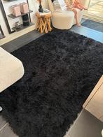 Hoogpolig zwart vloerkleed, Huis en Inrichting, Ophalen, Zwart, 200 cm of meer, Zo goed als nieuw