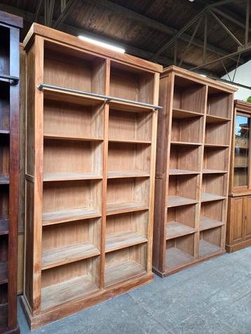 
Prachtige teakhouten boekenkasten / bibliotheekkasten

 beschikbaar voor biedingen