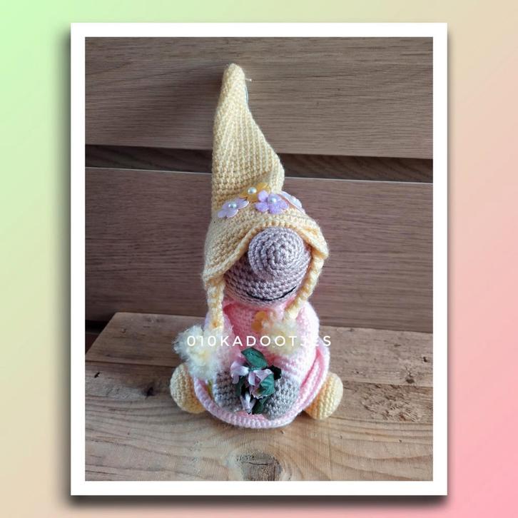 Nieuwe zelfgehaakte knuffel. Lieve gnoom, dwerg, kabouter., Kinderen en Baby's, Speelgoed | Knuffels en Pluche, Zo goed als nieuw