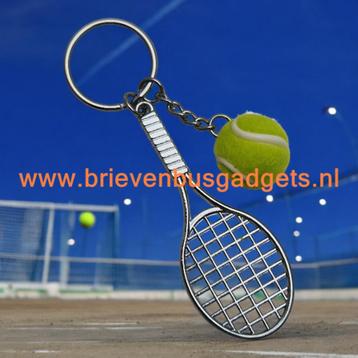 Sleutelhanger tennisracket met bal beschikbaar voor biedingen