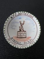 Bordje (Aardewerk) R.T.C.Rotterdam (Beeld de Verwoeste Stad), Antiek en Kunst, Antiek | Keramiek en Aardewerk, Verzenden