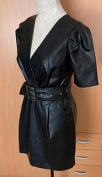 Bershka lederlook jurk maat M [v], Kleding | Dames, Jurken, Maat 38/40 (M), Zwart, Nieuw, Ophalen of Verzenden