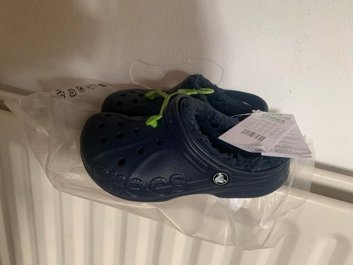 Crocs gevoerd ( nieuw) maat j2 33-34, Kinderen en Baby's, Kinderkleding | Schoenen en Sokken, Nieuw, Overige typen, Jongen of Meisje