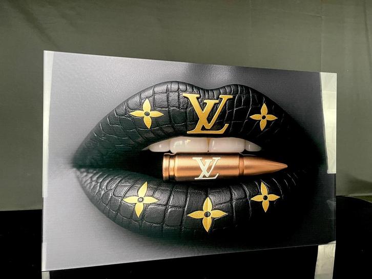 LV lip plexiglas schilderij, Huis en Inrichting, Woonaccessoires | Schilderijen, Tekeningen en Foto's, Nieuw, Schilderij, 75 cm of meer