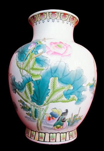 Oosterse vaas  - Chinese vaas.    beschikbaar voor biedingen