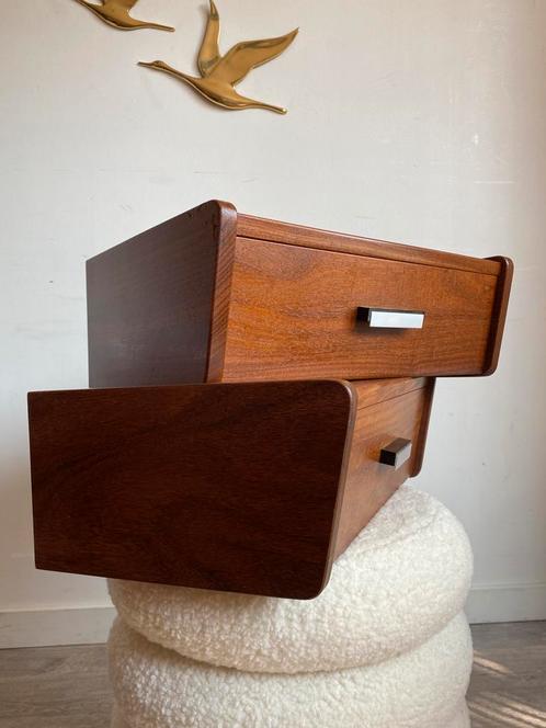 Set vintage zwevende wand ladekastjes massief teak jaren 60, Huis en Inrichting, Slaapkamer | Nachtkastjes, Gebruikt, Minder dan 55 cm