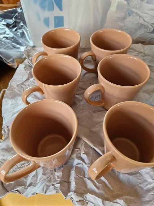 6  mokkakleurige mokjes en/of  6 crèmekleurige mokjes, Huis en Inrichting, Keuken | Servies, Zo goed als nieuw, Kop(pen) en/of Schotel(s)