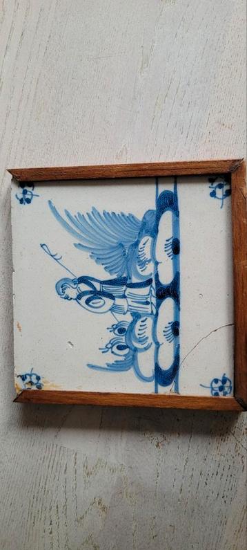 Delfts blauwe tegel met engel in houten lijst beschikbaar voor biedingen
