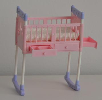 Barbie Happy Family Midge en baby wiegje commode (Mattel) beschikbaar voor biedingen