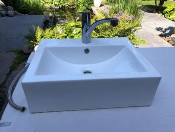 Gootsteen/wasbak keramiek  met Grohe kraan. beschikbaar voor biedingen