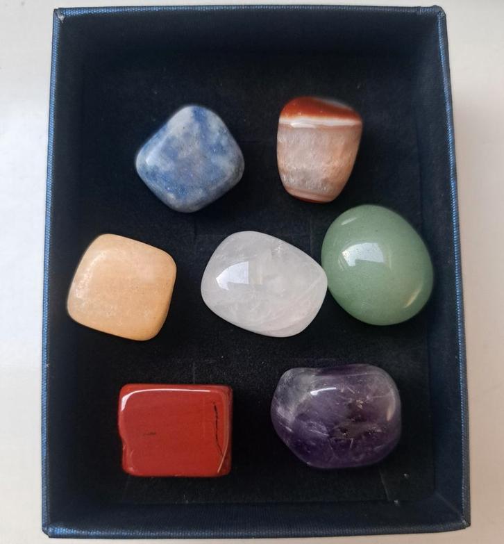 Chakra set in stevig kado doosje edelsteen natuursteen steen, Verzamelen, Mineralen en Fossielen, Ophalen of Verzenden