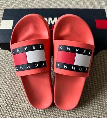 Tommy Hilfiger badslippers maat 41(valt iets groter)