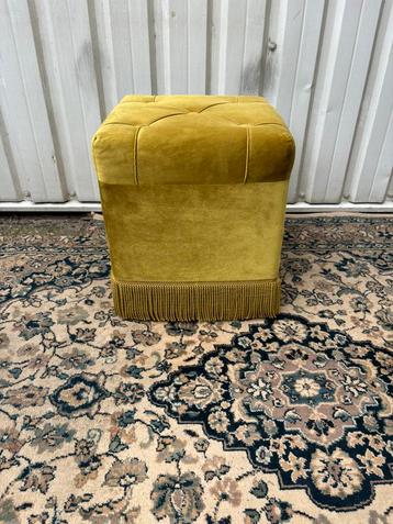 vintage velourse poef uit de Mid Century beschikbaar voor biedingen
