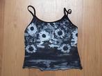 Zwart / grijze korte doorzichtige top met bloemen € 0,75, Ophalen of Verzenden, Gebruikt, Meisje, Shirt of Longsleeve