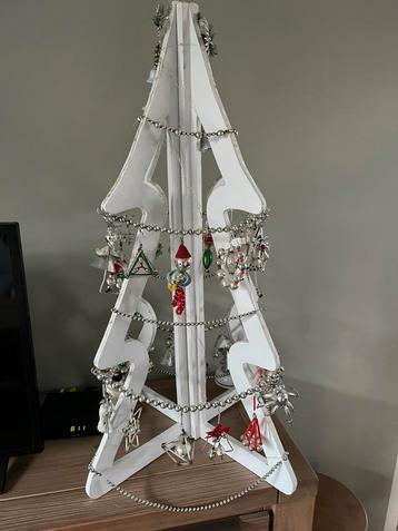 Houten Kerstboom met 35 Gablonzerde kerstversiering beschikbaar voor biedingen