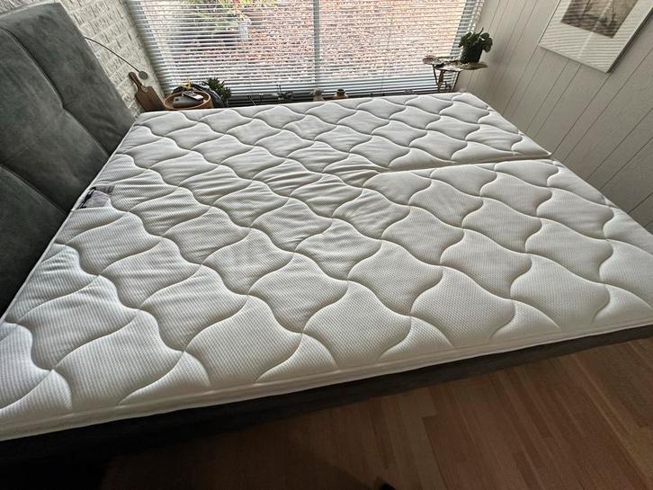 AVEK Topper 160x210, antiallergeen, 10 cm dik, met split, Huis en Inrichting, Slaapkamer | Matrassen en Bedbodems, Zo goed als nieuw