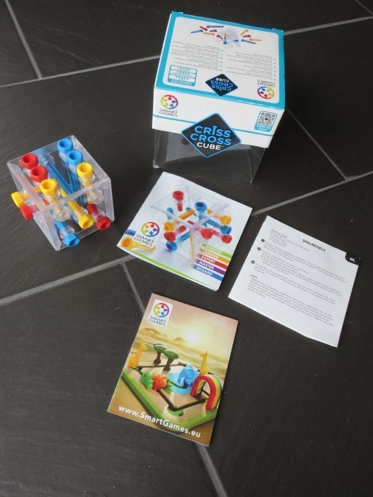 Smart games Criss cross cube, als nieuw vanaf 8 jaar., Hobby en Vrije tijd, Denksport en Puzzels, Zo goed als nieuw, Rubik's of 3D-puzzel