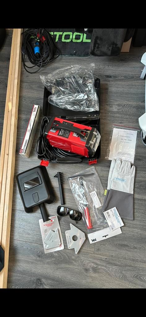 Te koop een splinternieuwe elektrische lasset zie foto's, Doe-het-zelf en Verbouw, Gereedschap | Lasapparaten, Zo goed als nieuw