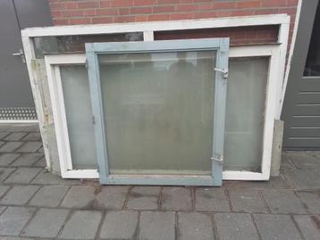 Kozijn voor dakkapel met elektrisch rolluik beschikbaar voor biedingen