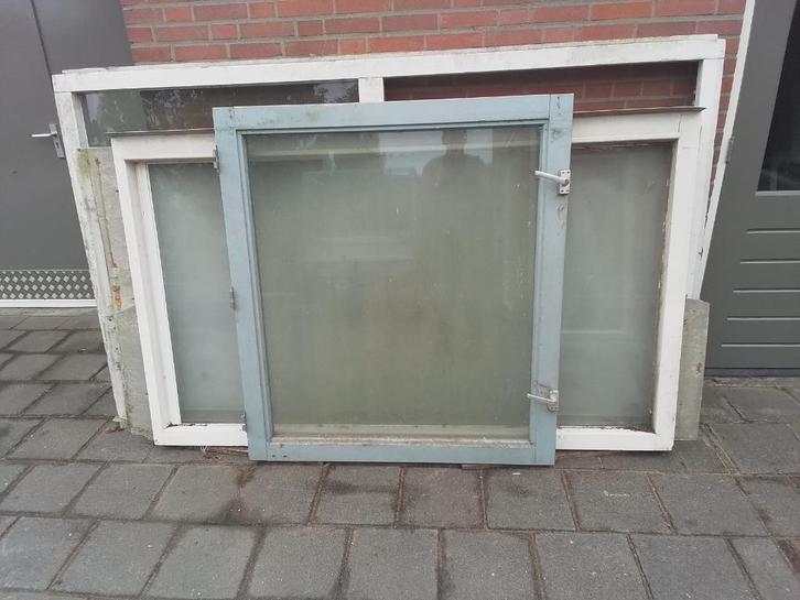Kozijn voor dakkapel met elektrisch rolluik, Doe-het-zelf en Verbouw, Kozijnen en Schuifpuien, Gebruikt, Dakkapel, Hout, 75 tot 150 cm