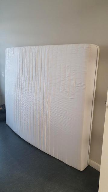 Matras 160cm bij 2 meter nog in nieuwe staat  beschikbaar voor biedingen