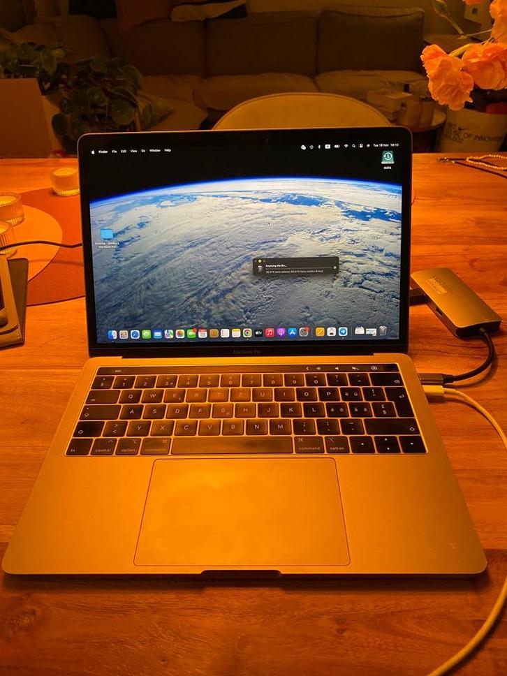 MacBook Pro 2019 - Defect Scherm, Computers en Software, Apple Macbooks, Niet werkend, MacBook Pro, 13 inch, 2 tot 3 Ghz, 256 GB