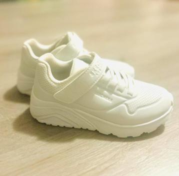 Skechers mt 30 beschikbaar voor biedingen