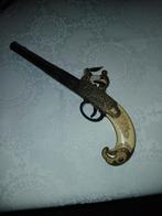 Antiek pistool en kruitvat, Verzamelen, Militaria | Algemeen, Ophalen of Verzenden, Overige soorten, Nederland