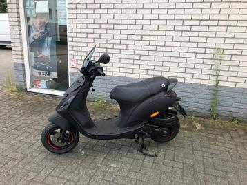 JONGE PIAGGIO ZIP SP 45 4-T MAT BLACK BROM  BJ2020 8000 beschikbaar voor biedingen