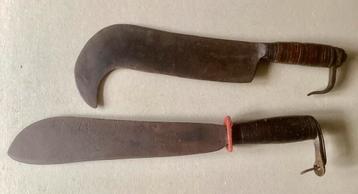 2x Antieke Jungle Manchete / Kapmes. Met Leren handvat. beschikbaar voor biedingen