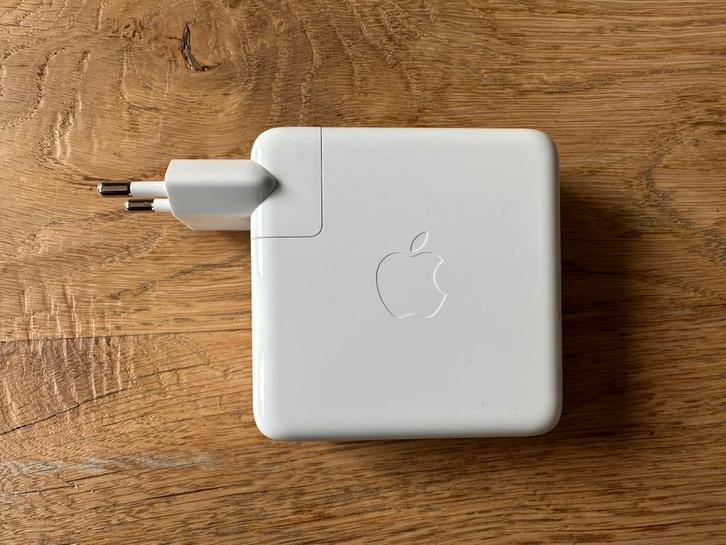 96 Watt Apple MacBook Power Adapter / Oplader, Computers en Software, Laptop-opladers, Zo goed als nieuw, Ophalen of Verzenden