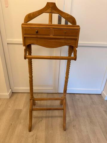 Dressboy beschikbaar voor biedingen