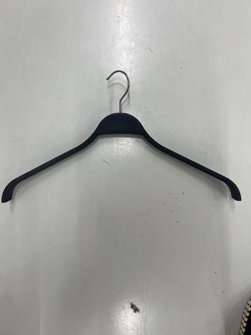 Dikke hanger Retif zwart 38 stuks beschikbaar voor biedingen