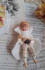 Prachtig brocante wattenpopje Jongentje met trosje druiven, Antiek en Kunst, Curiosa en Brocante, Ophalen of Verzenden